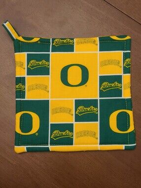 Oregon Ducks NCAA Quilted Pot Holder Hot Pad Green Yellow Block Pattern NWOT